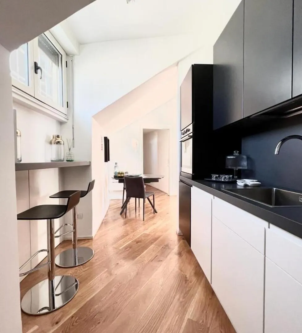 Apartment Comecasa Attic 5 Min Walk From Duomo Milan